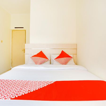 Reddoorz @ Hotel Arimbi Dewi Sartika Baru Bandung Exteriör bild