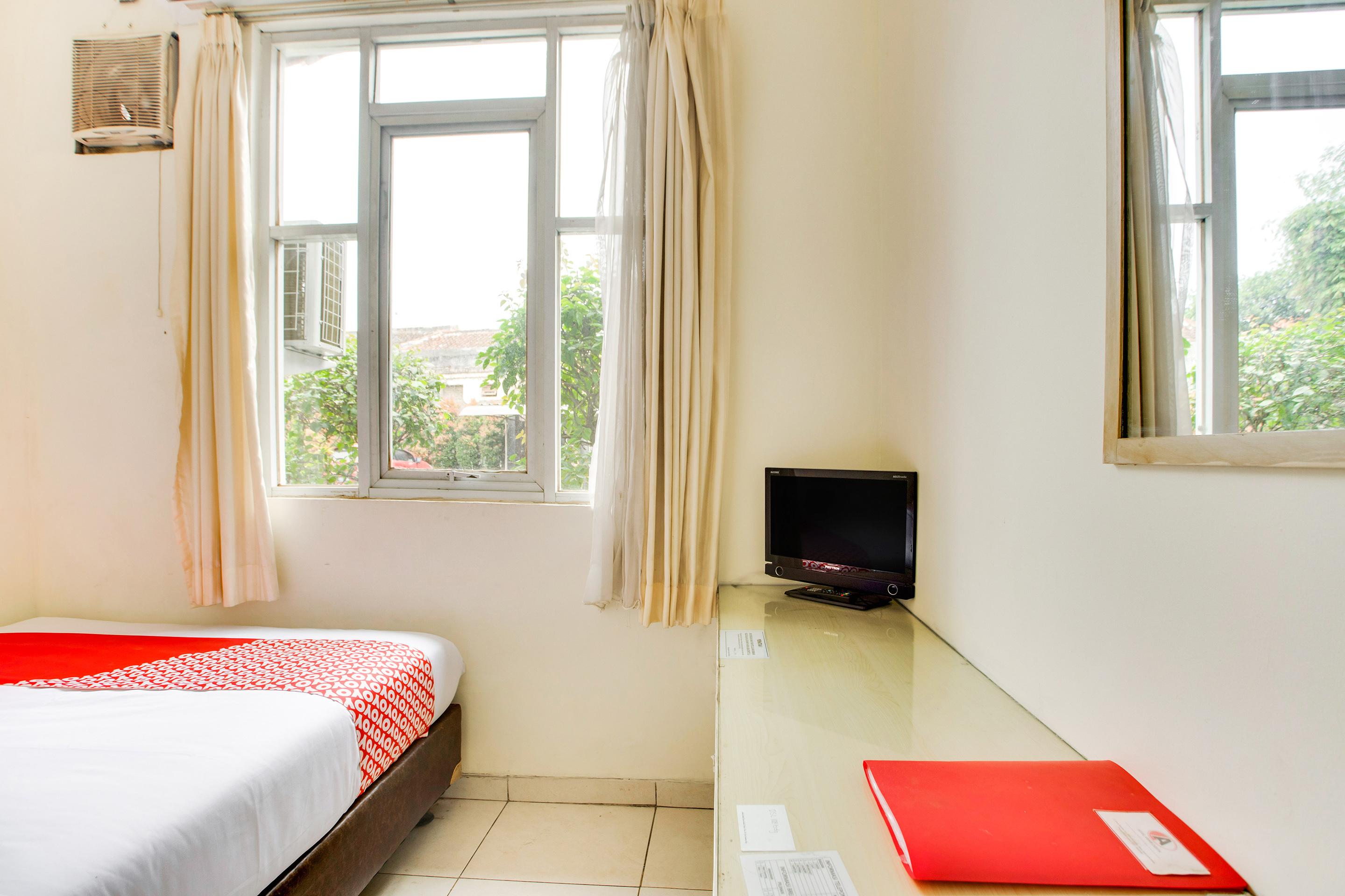 Reddoorz @ Hotel Arimbi Dewi Sartika Baru Bandung Exteriör bild