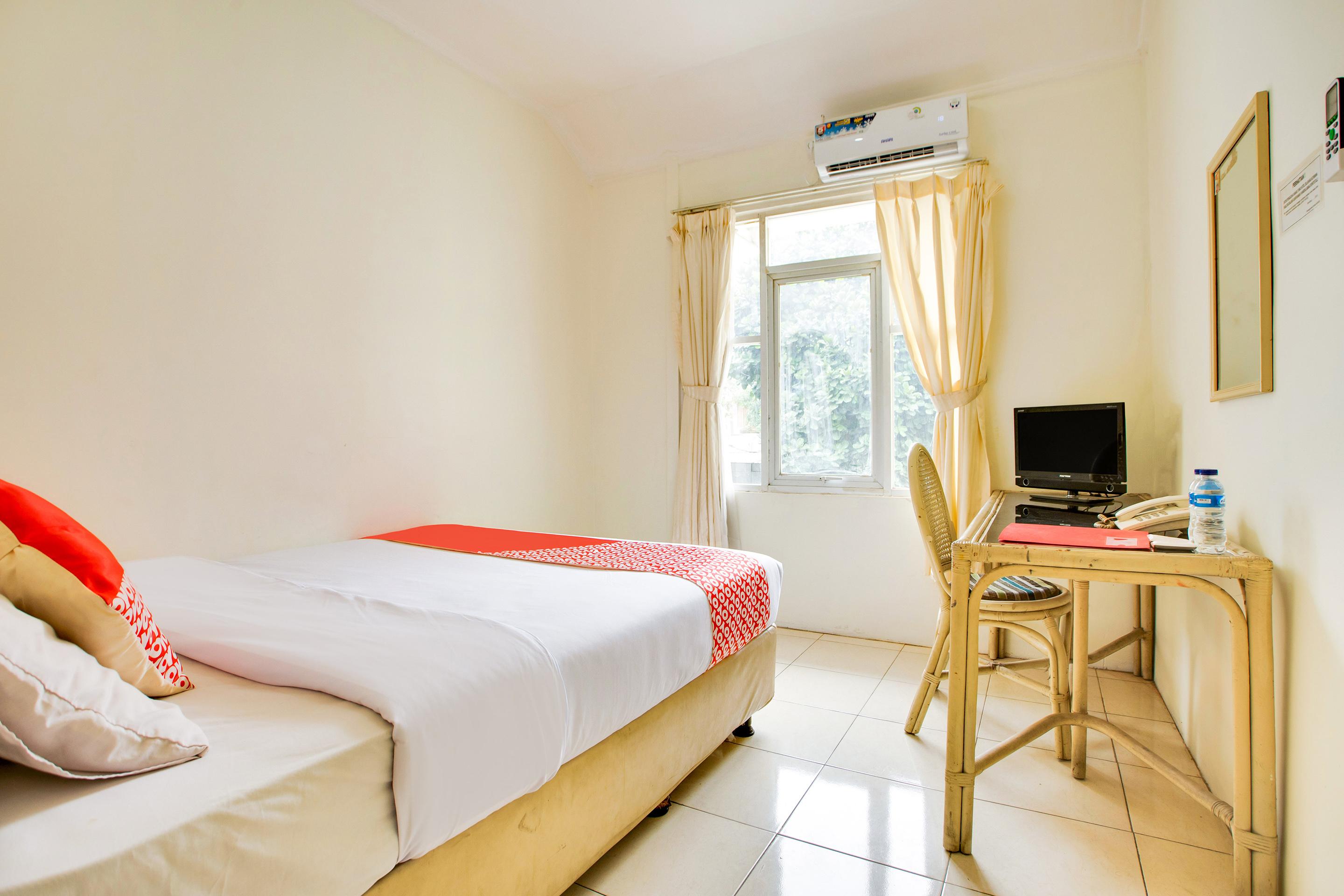 Reddoorz @ Hotel Arimbi Dewi Sartika Baru Bandung Exteriör bild