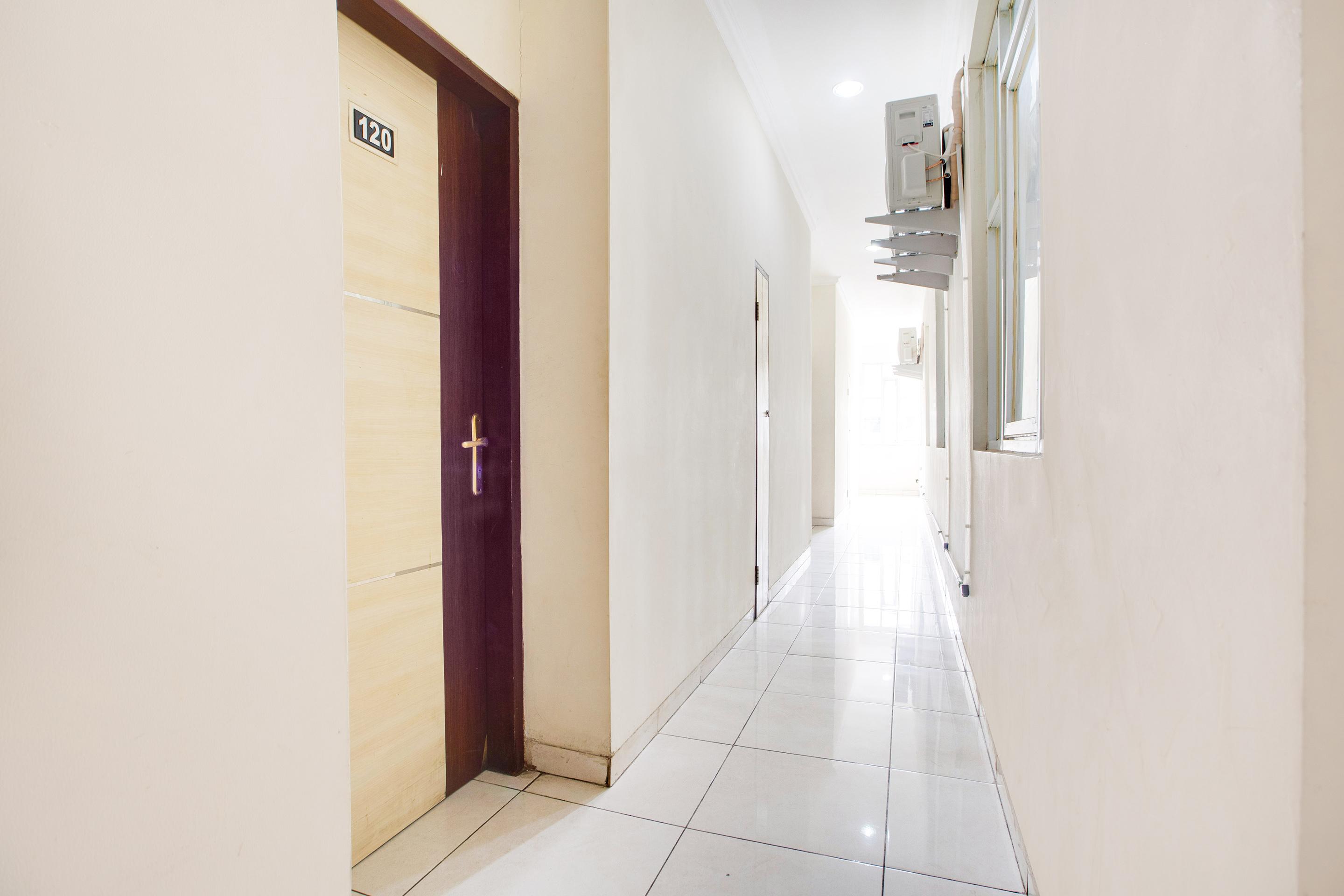 Reddoorz @ Hotel Arimbi Dewi Sartika Baru Bandung Exteriör bild